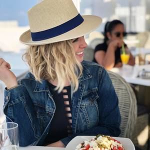 Meet your Posher, Crystal